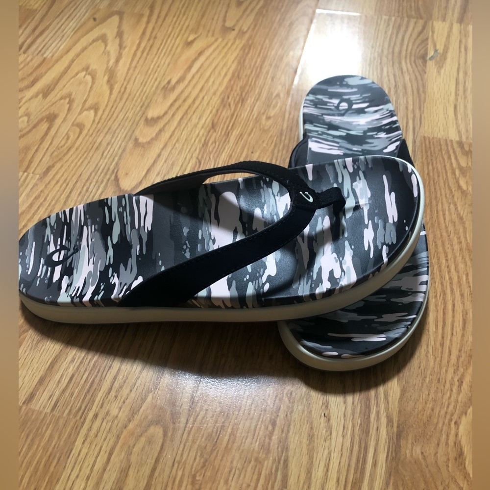 Olukai Nua Pio Black Camo Thong Sandals Flip Flops Women's 11